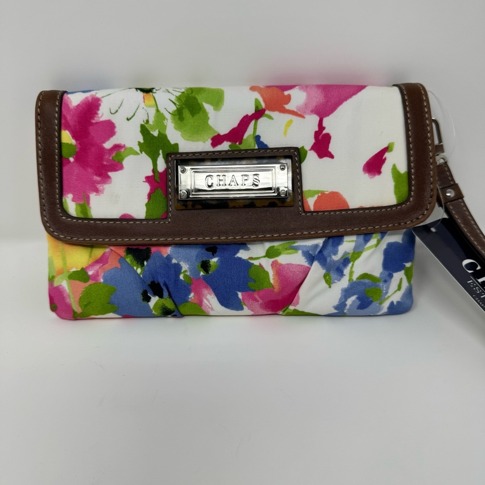 Chaps Women’s Resort Floral‎ Wristlet. NWT